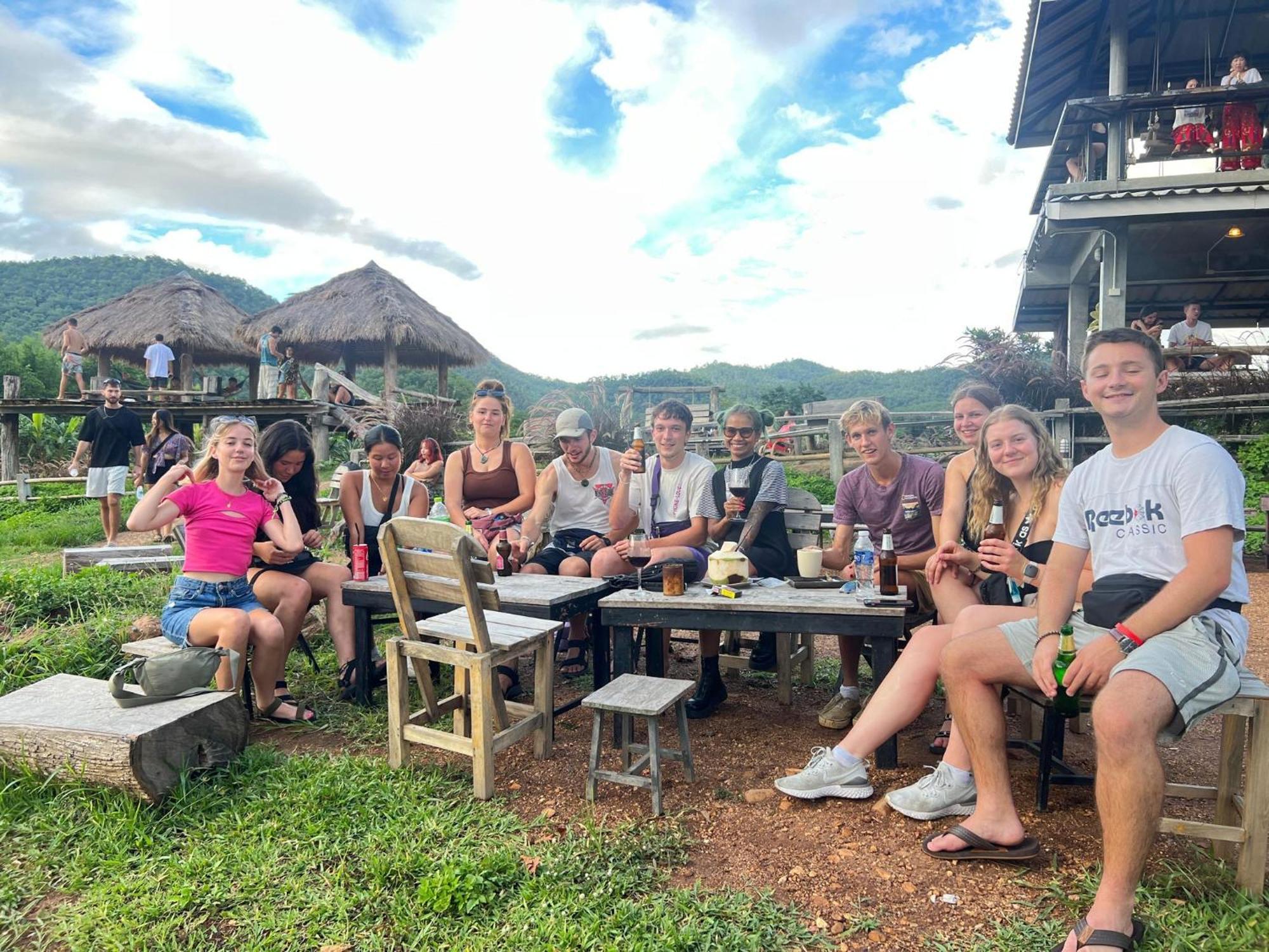 Happy House Backpackers Albergue Pai Exterior foto